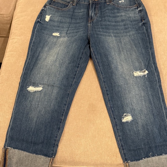 Jennifer Lopez Distressed Jean Capri - Picture 1 of 3